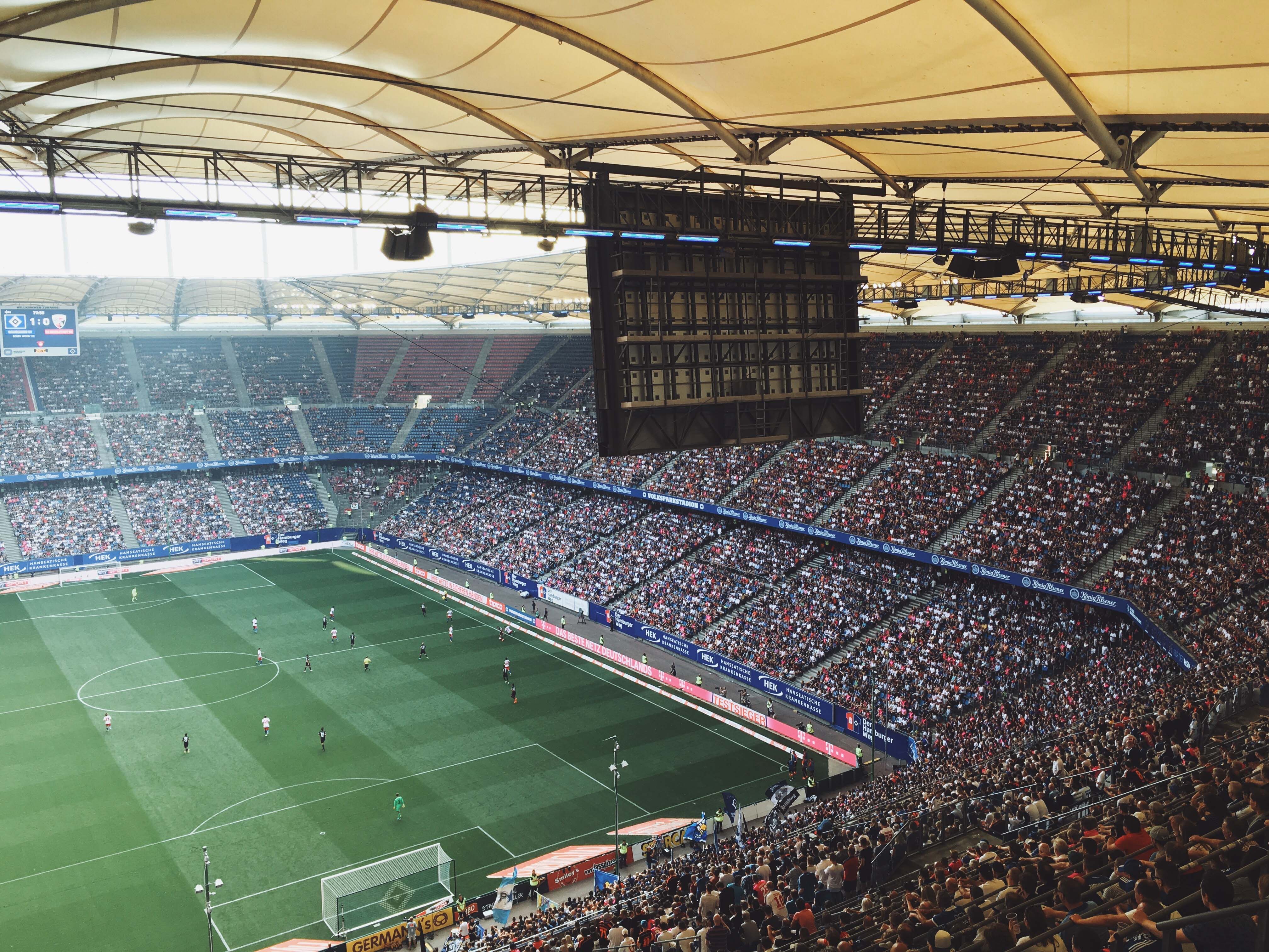 Photo d'un stade de football rempli